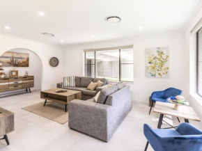 Le Maison, 77 Horace St - stunning house with ducted air, WIFI and Linen provided